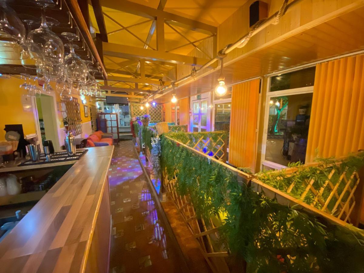 Hostal Avenida Andalucia - Solo Adultos Sevilla Exterior foto