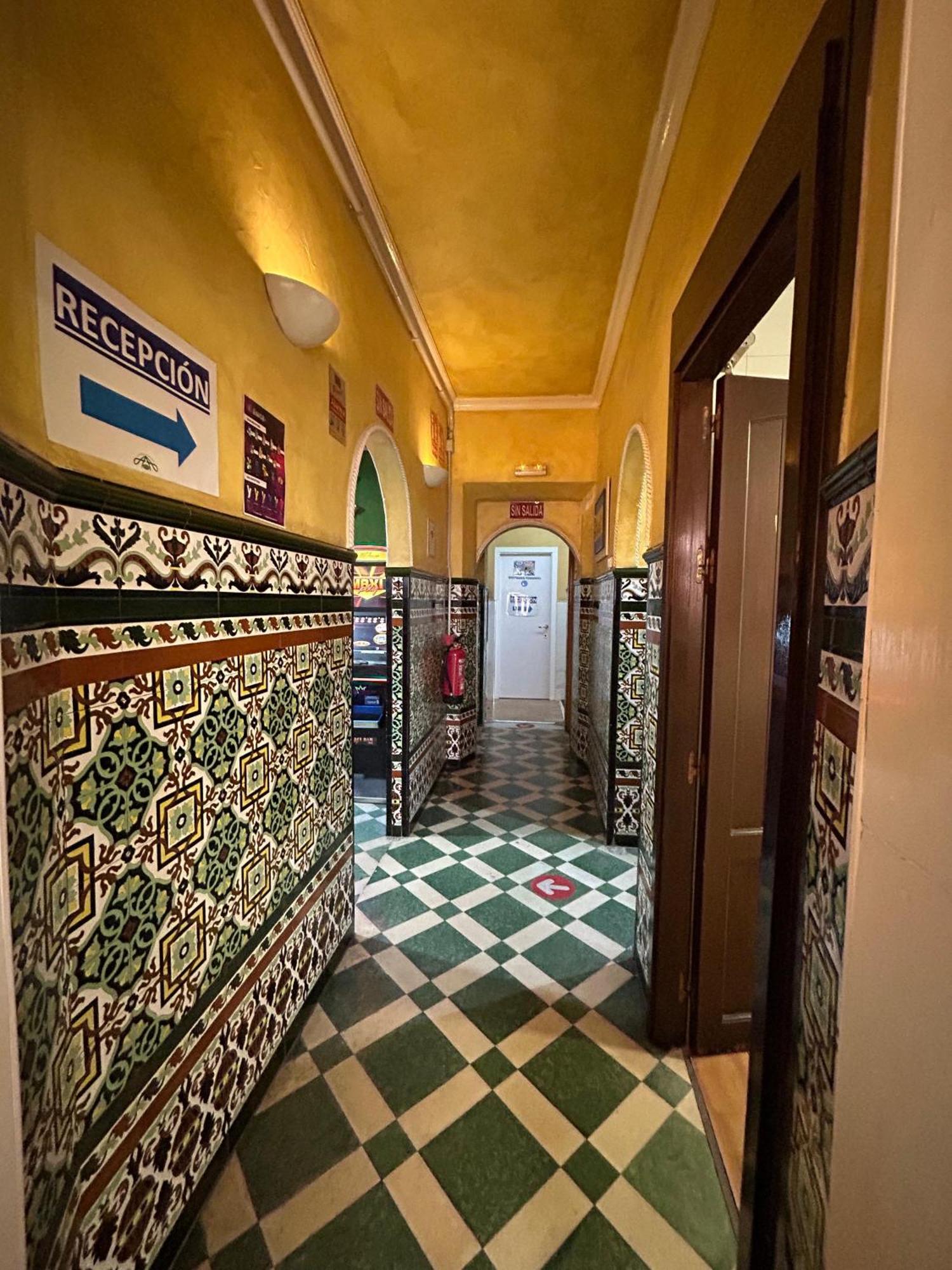 Hostal Avenida Andalucia - Solo Adultos Sevilla Exterior foto